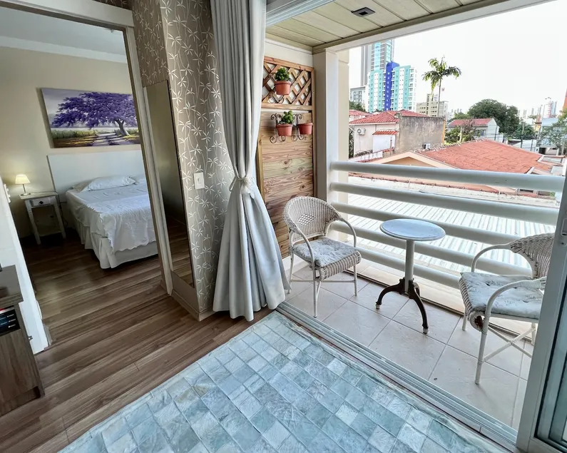 Quiet, covered garage, AC, swimming pool, in Cambui - Image 1