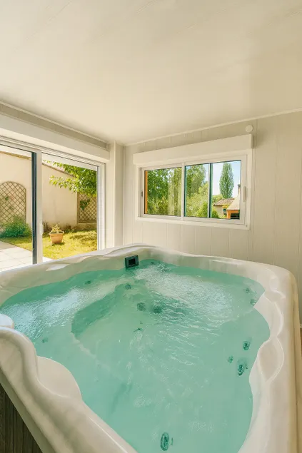La Coccinelle • 4-bed, 4-bath cottage, hot tub & sauna - Image 1