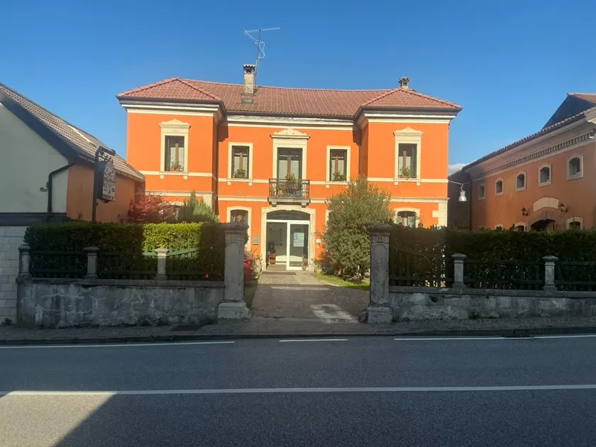 Villa on Lake Dolomites between Cortina Venice - Image 1
