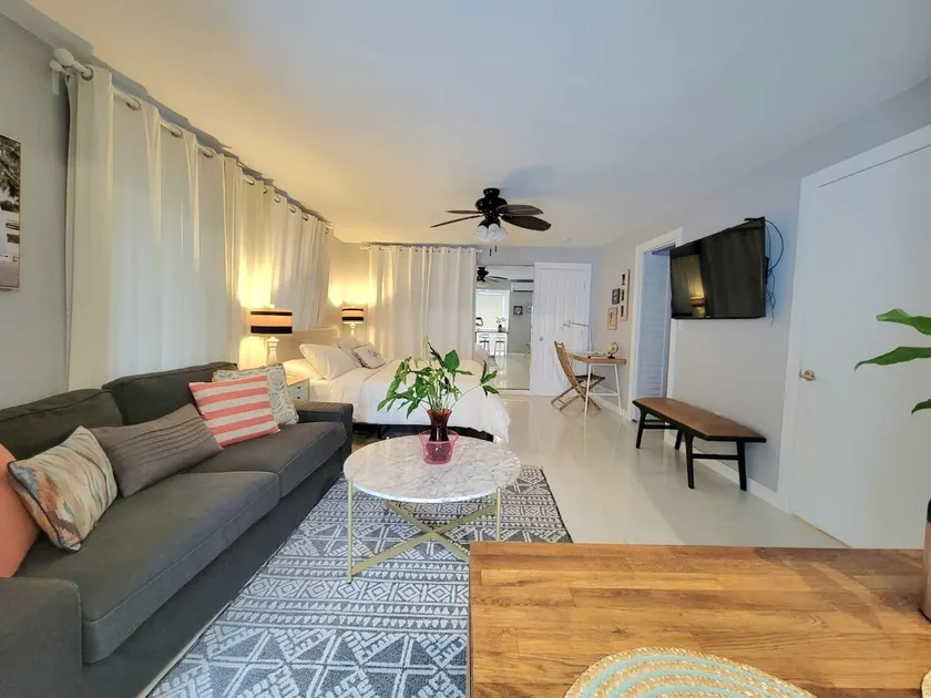 Beach studio w/patio- AC - Free parking & laundry! - Image 1