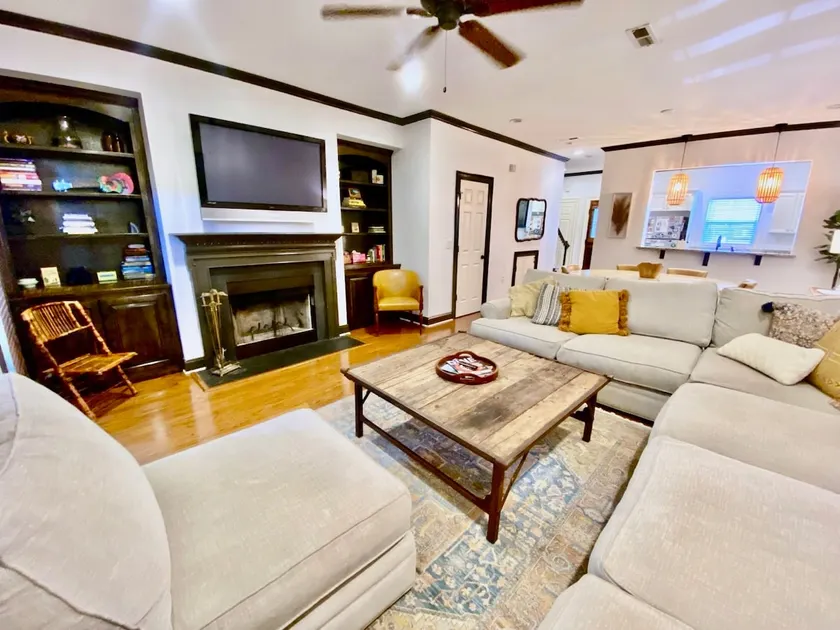 West End Townhouse steps from Main St & Falls Park, Shopping, Dining, Stadium - Image 1
