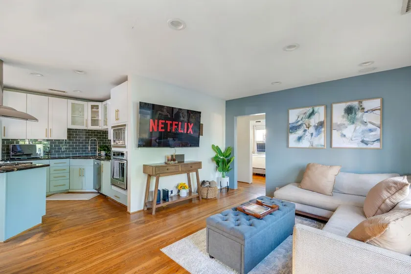 Long Beach Gem | Minutes To Beach/Restaurants/Fun - Image 1