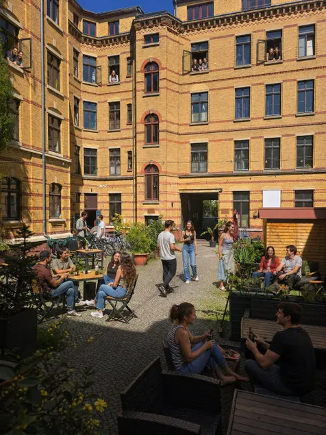 150 sqm downtown apartment for 12 people - Image 1