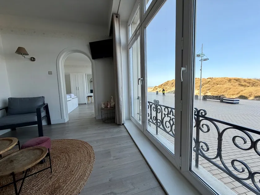 Spacious bright apartment on the sea dike in Zeebrugge - Image 1