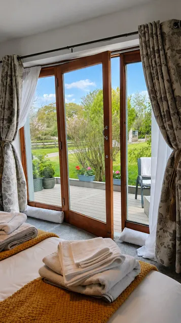 Paradise not lost. Self Contained Guest Suite. - Image 1