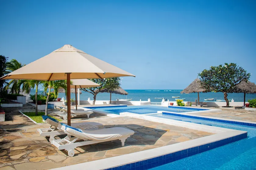 Panoramic Oceanfront Penthouse Pool & Housekeeping - Image 1