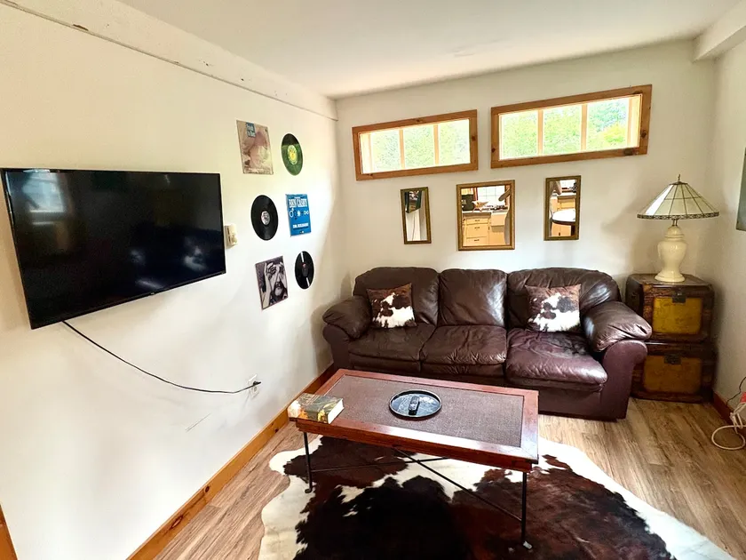 The Carriage House: Garden Apartment - Image 1