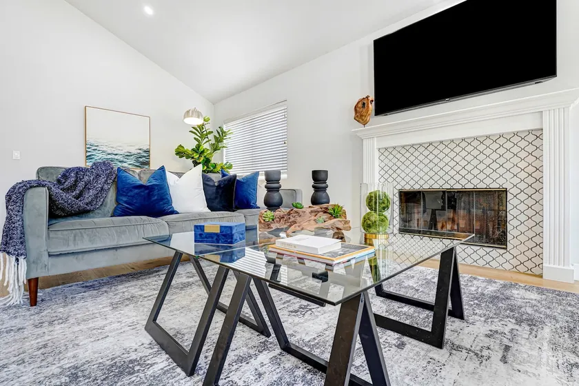 Modern LA 4BR Retreat • Sleeps 13 Near Universal - Image 1