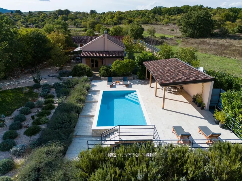 Mediterranean countryside retreat - Image 1