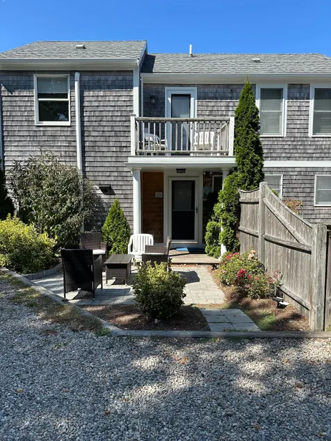Prime Location - Beautiful 2-bd condo, Parking, AC - Image 1