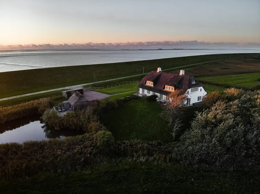Tede Warft Seaside Cottage North| Kamin, Sauna - Image 1