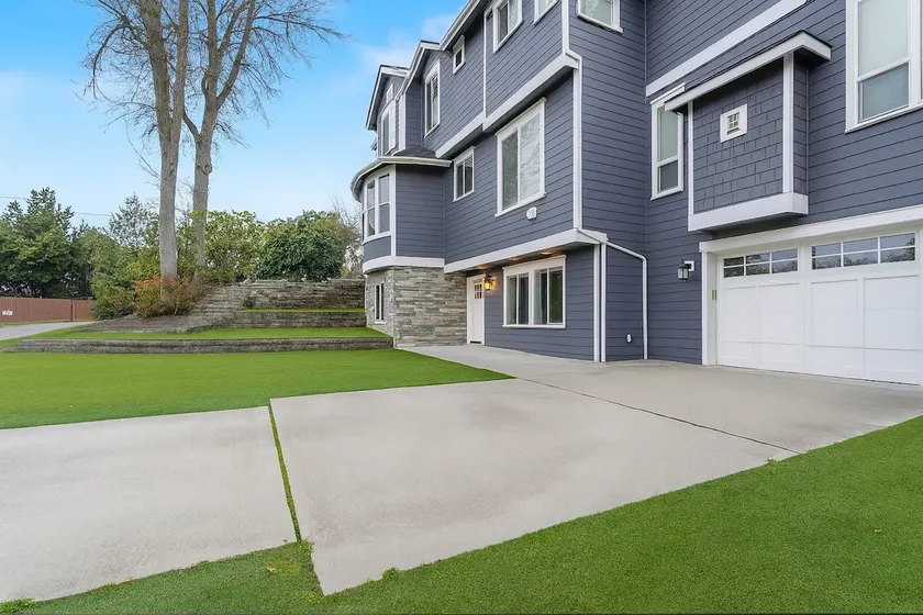 Private Guest Suite w/Separate Entrance Bellevue - Image 1