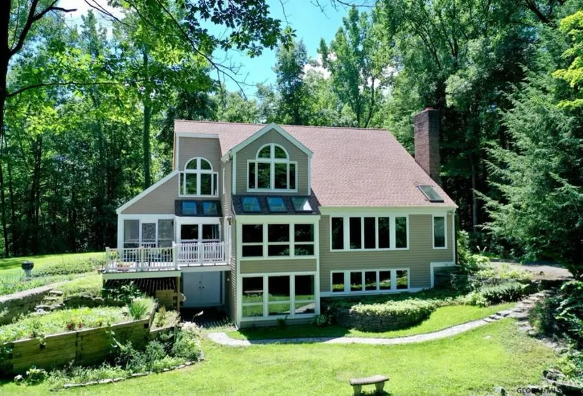 Saratoga Getaway on Private Pond and Nature Trails - Image 1