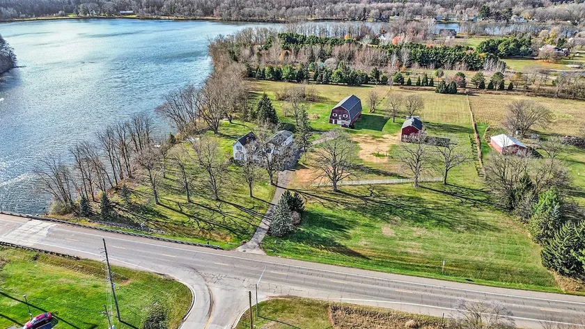 The Old Snow Farm: Waterfront Classic Farmhouse - Image 1