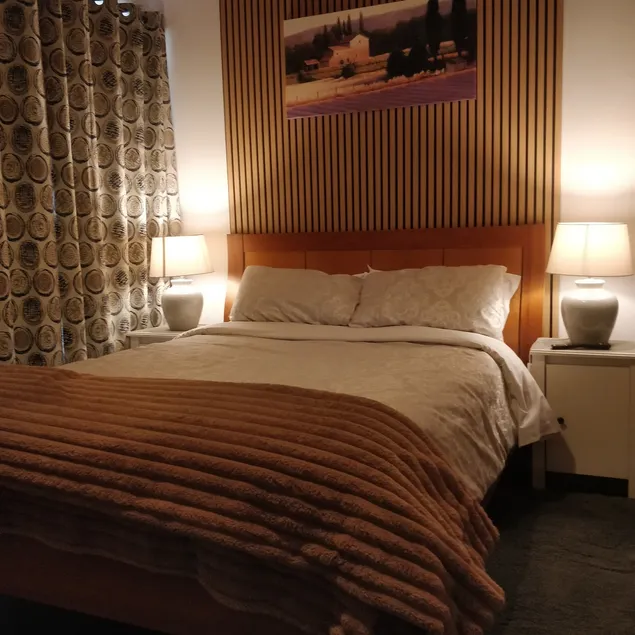 Luxury Suite (1) Next To Johnnie Fox's Pub. - Image 1