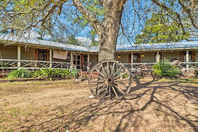 Lodge on Lake Siesta: Spacious La Grange Retreat! - Image 1