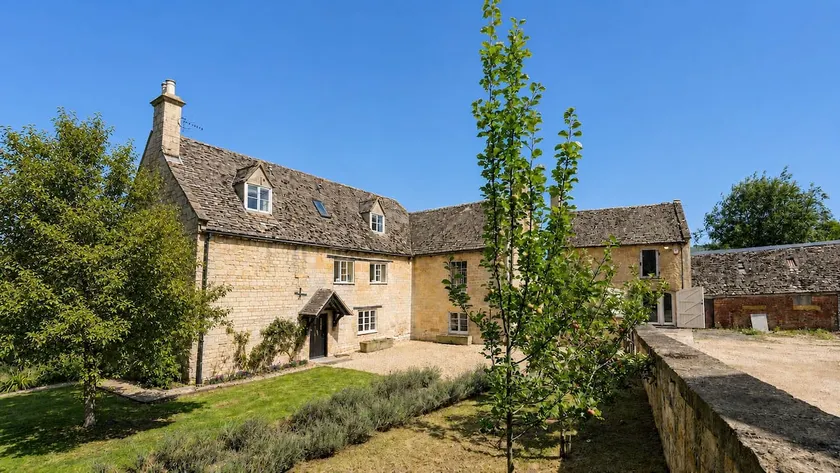 Almsbury Farmhouse at Sudeley Castle, Cotswolds - Image 1