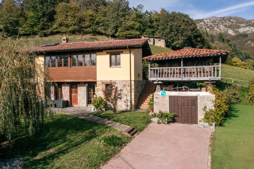 House with stunning views - Image 1