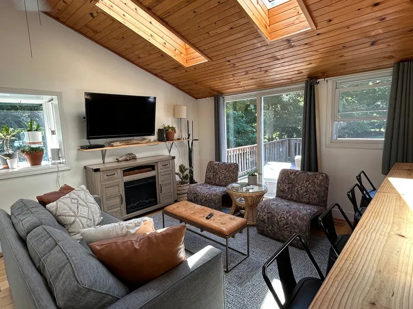 Cozy Sawyer Beach Cottage- Walk to Warren Dunes - Image 1