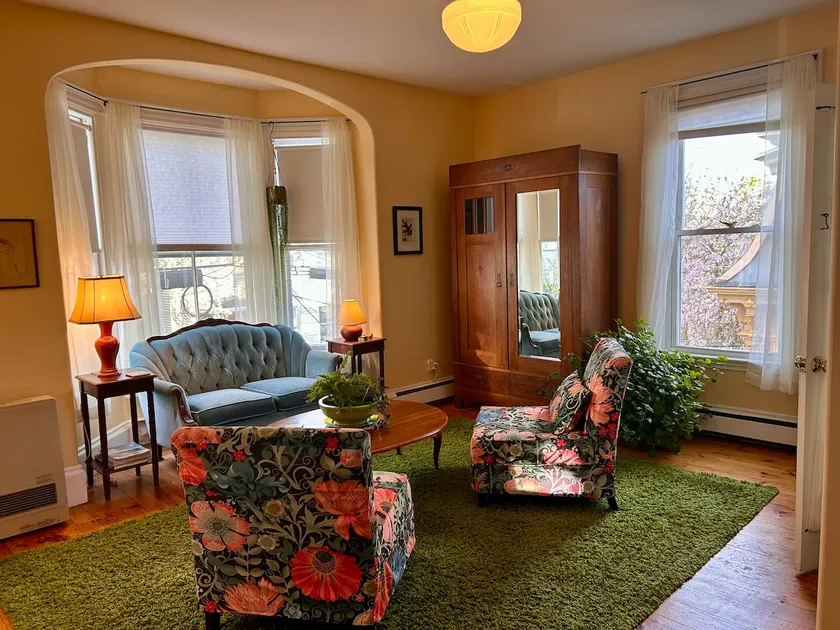 PRlVATE SUlTE in the Heart of East End Portland - Image 1