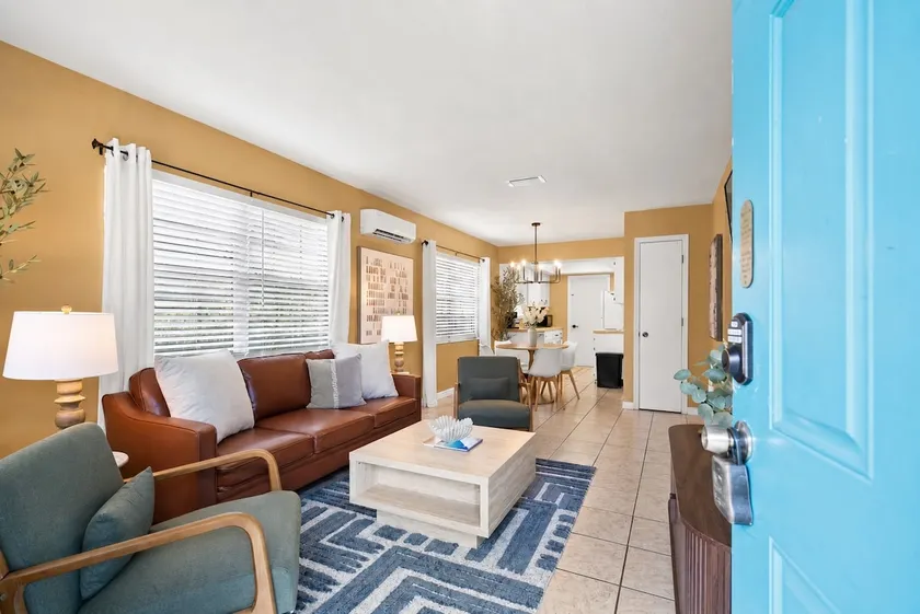 Walkable 2/2 apt in the heart of Brandon! - Image 1