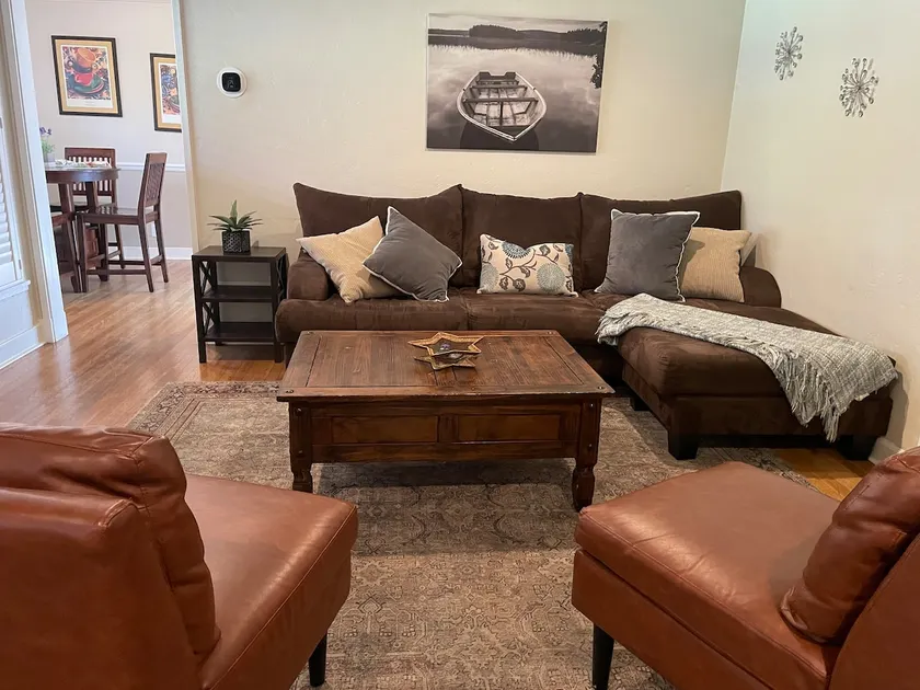 Executive Traveler's Retreat - Image 1