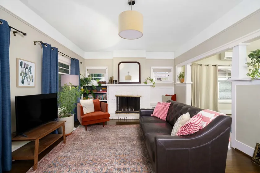 South Hill Charm, Full Kitchen, King Bed - Image 1
