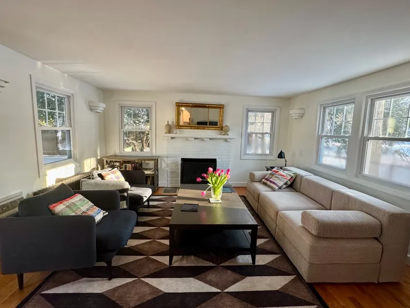 Chic and Cozy 2BD 1920's Cottage Retreat - Image 1