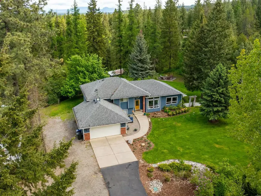 Large Retreat w/ Apt, Hot Tub, Game & Arcade Room - Image 1
