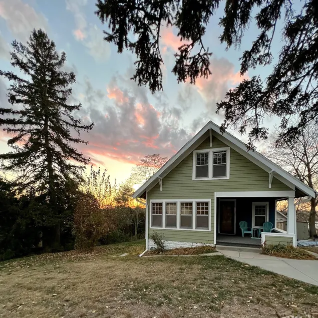 Arts & Crafts Bungalow—easy to Zoo/Omaha/forest - Image 1