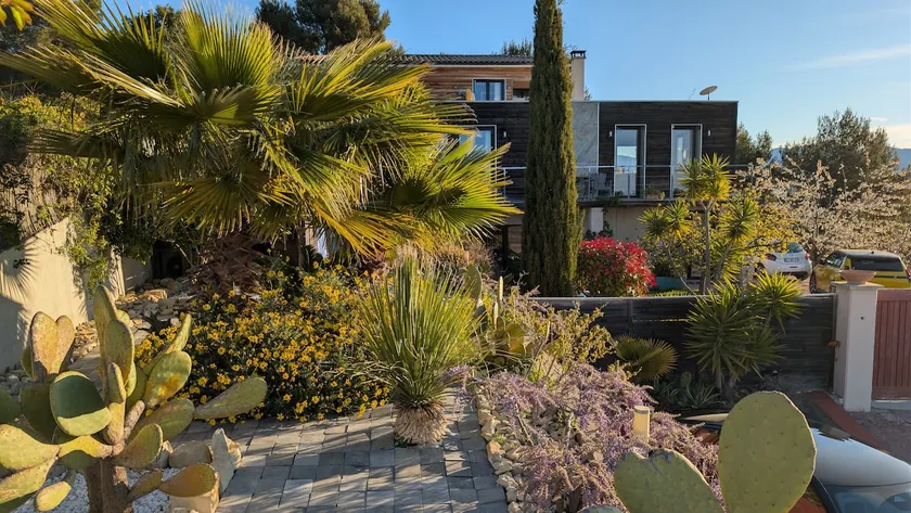 Apartment in house with pool near Nice. - Image 1