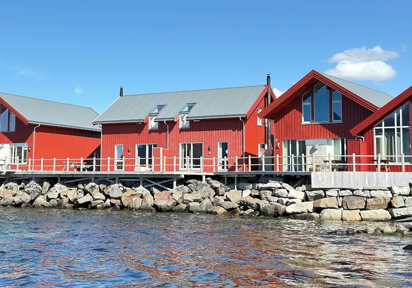Modern seafront cabin with sauna 8 mins to Leknes - Image 1