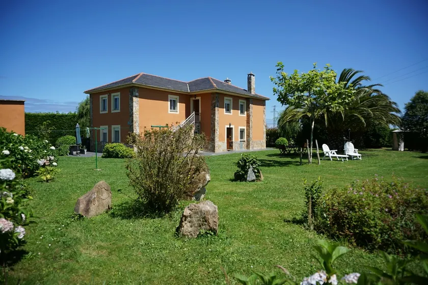 CASA GAYOL, NAHE DEM STRAND VON PORCÍA - Image 1