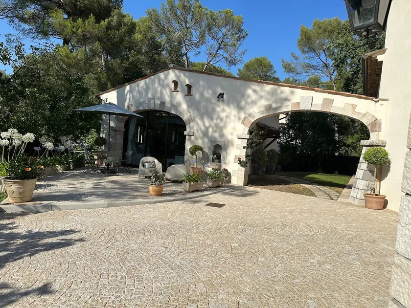Charming little house in the parc. - Image 1