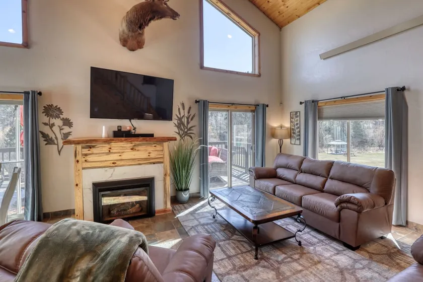 5 Miles from Mt- Rushmore with private hot tub - Image 1