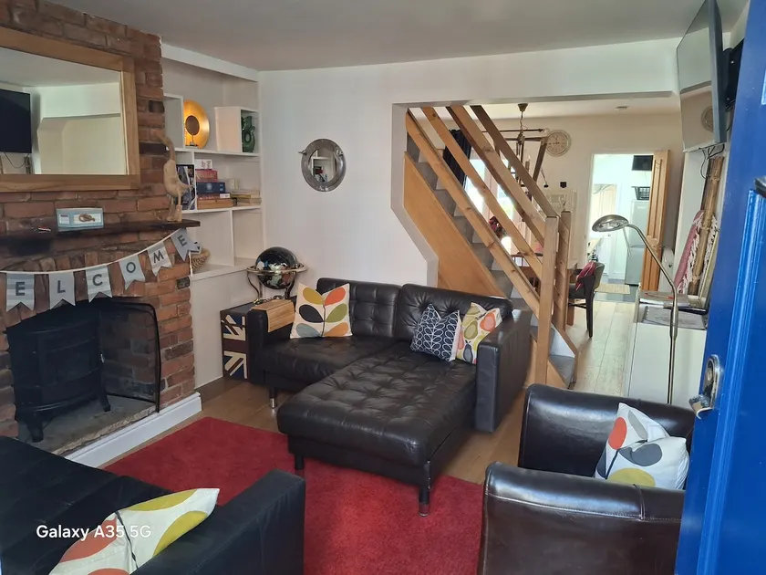Central, Sun Facing Garden 2 BATHS Ferry Discount! - Image 1