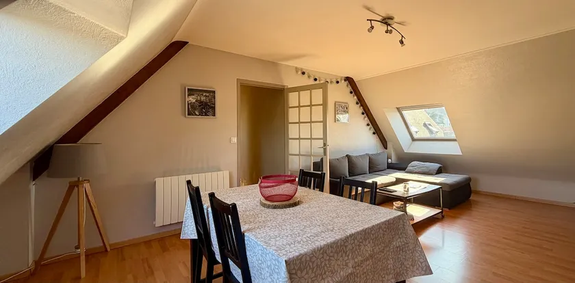 Cozy & bright 1-bedroom apartment in downtown Lamballe - Image 1