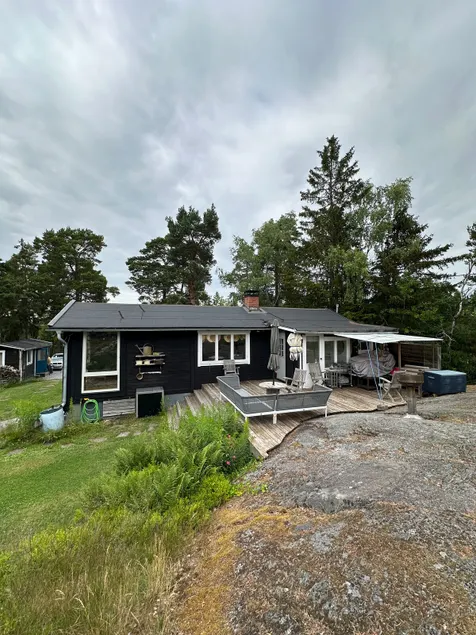 Retro sports cabin in archipelago environment on Värmdö - Image 1