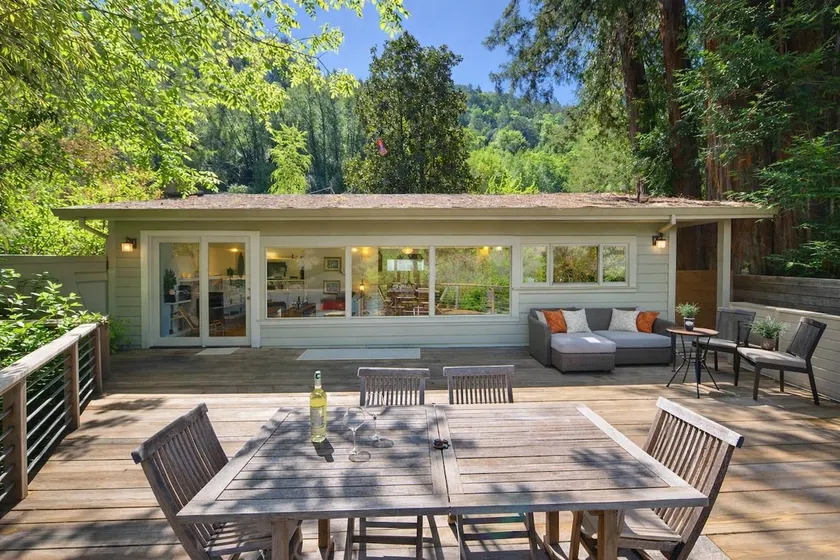 River View Lodge - Hot Tub and Tastings Included - Image 1