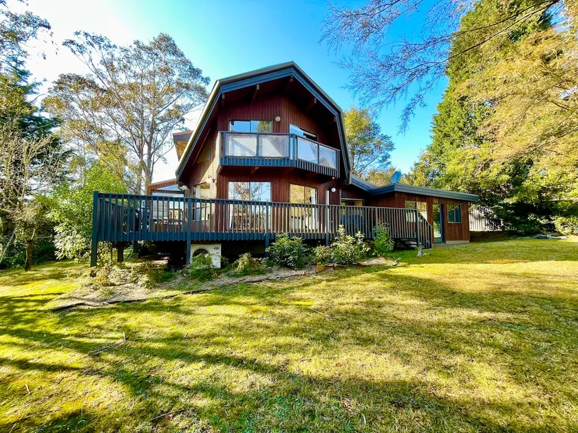Sublime Cedar Lodge Leura - Image 1