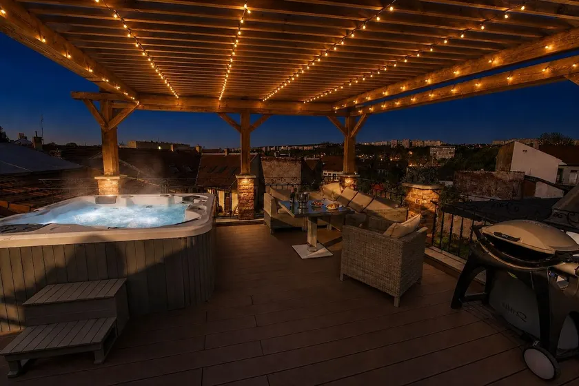 Cassovia City Park Residence | Rooftop Jacuzzi - Image 1
