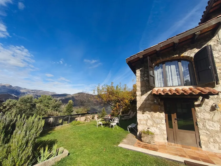 Rural accommodation with Sauna, Hot Tub & views - Image 1