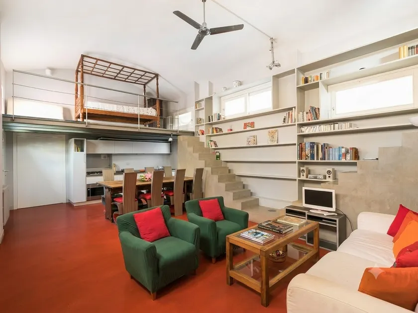 Passetto aparment with patio - Image 1