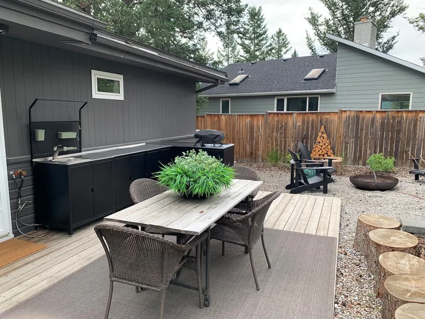 Private Home&Yard-fire pit/arcade/walk to DT/beach - Image 1