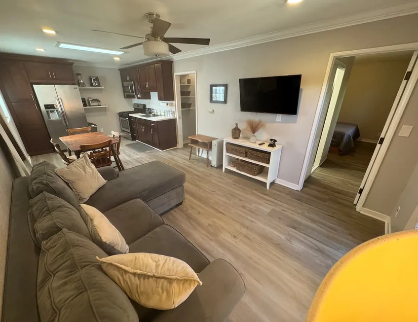 Executive 2BR2BA House in the heart of Los Angeles - Image 1
