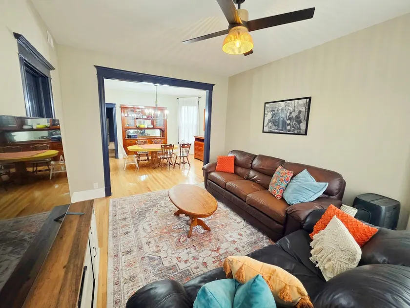 Peoria: Priv. 2BR apt, 6 mi. South Downtwn Chgo - Image 1