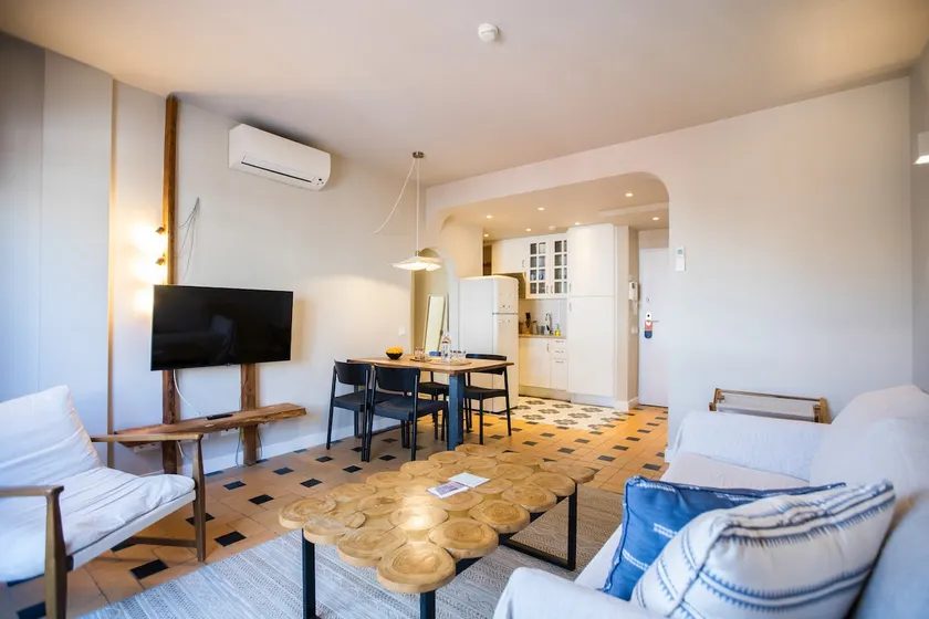 One Bedroom Apartment Street view - Image 1