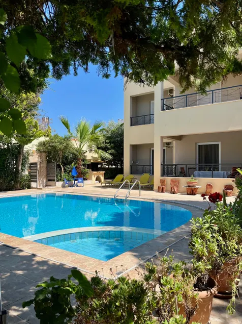 Mike's apartment & pool - Image 1
