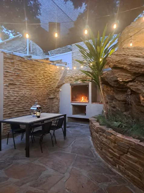 City Oasis - Private Cottage/share Pool and Garden - Image 1