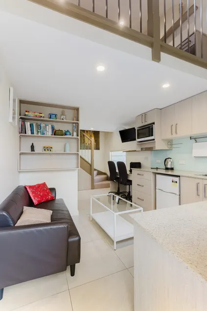 MAGNIFICENT 2 LEVEL LOFT RANDWICK GUESTHOUSE - Image 1